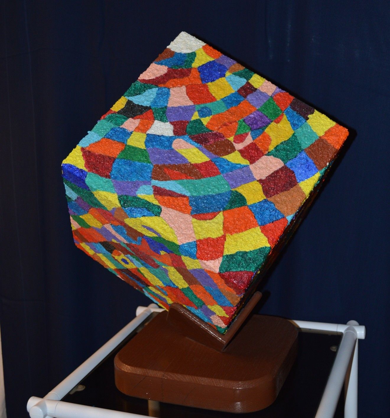 SCULTURA  RICCARDO VELLUTO ' WE ARE TRAMPLED '  dimensioni L 50 x H 56 x P 50 cm.