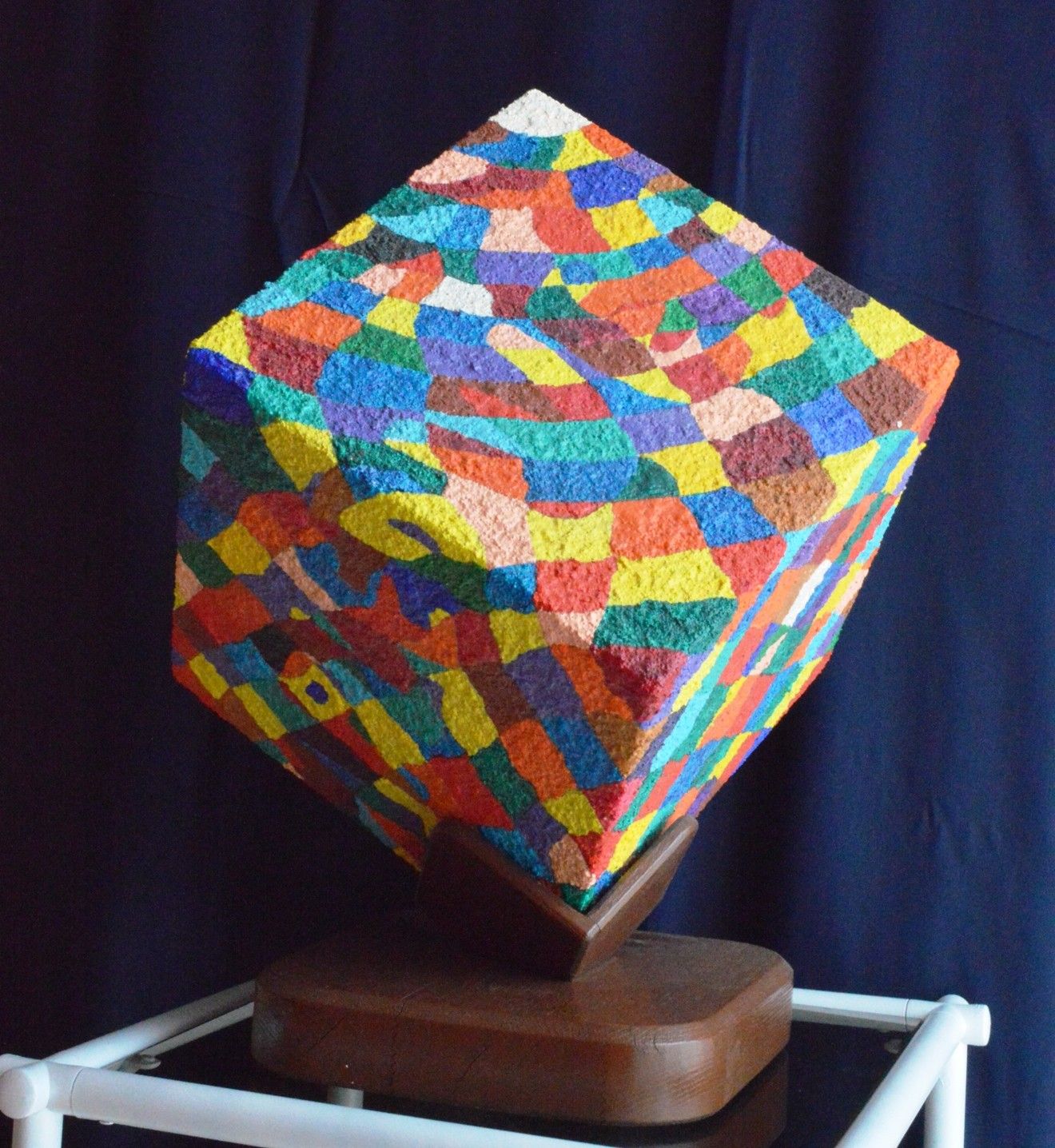 SCULTURA  RICCARDO VELLUTO ' WE ARE TRAMPLED '  dimensioni L 50 x H 56 x P 50 cm.