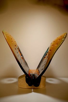 SCULTURA IN ARGILLA  LUCIANA PEREGO ' METAMORFOSI 2 '  dimensioni L 15 x H 30 x P 15 cm.