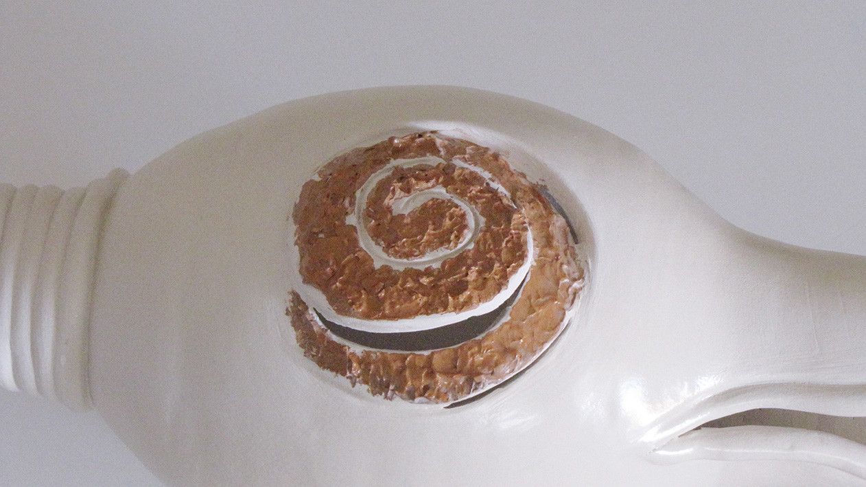 SCULTURA IN CERAMICA  LUCIANA PEREGO ' CARACOLES '  dimensioni L 45 x H 20 cm.