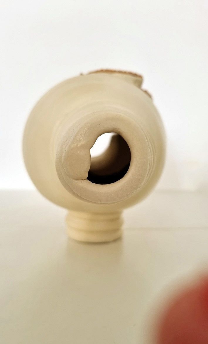 SCULTURA IN CERAMICA  LUCIANA PEREGO ' CARACOLES '  dimensioni L 45 x H 20 cm.