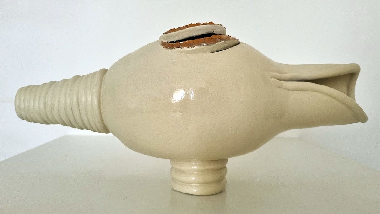 SCULTURA IN CERAMICA  LUCIANA PEREGO ' CARACOLES '  dimensioni L 45 x H 20 cm.
