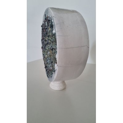 SCULTURA IN CERAMICA LUCIANA PEREGO ' FRA TERRA E SACRO ' dimensioni D 25 cm.