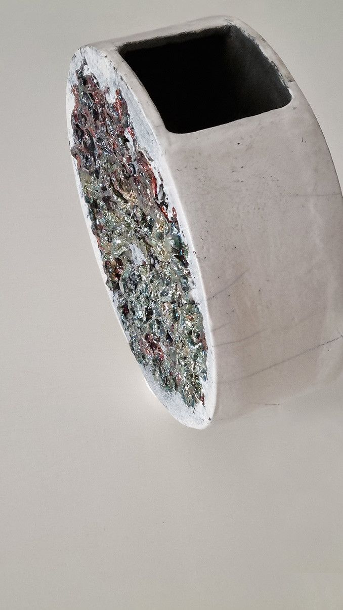 SCULTURA IN CERAMICA  LUCIANA PEREGO ' FRA TERRA E SACRO '  dimensioni D 25 cm.