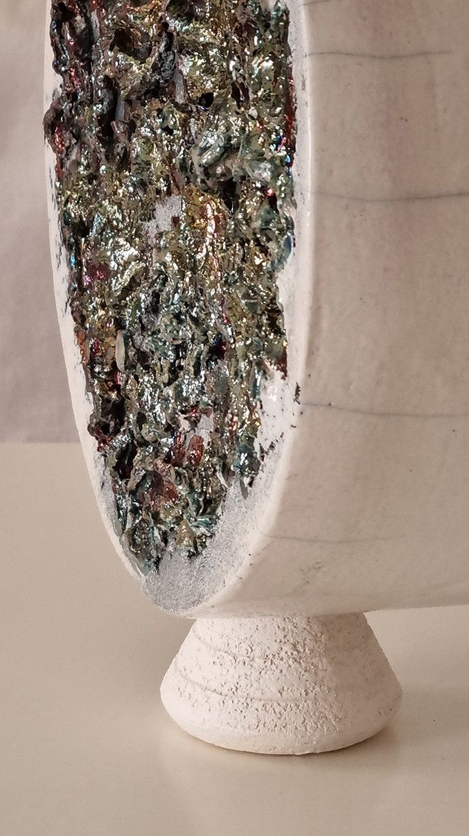 SCULTURA IN CERAMICA  LUCIANA PEREGO ' FRA TERRA E SACRO '  dimensioni D 25 cm.