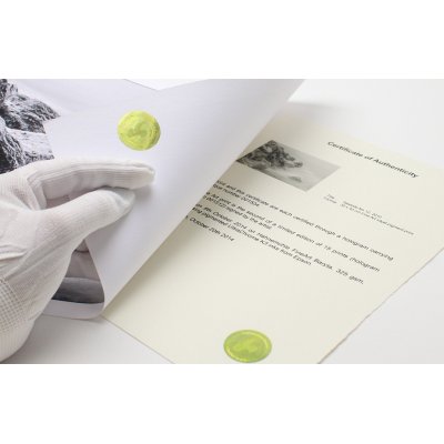 FOTOGRAFIA BEPPE AMEGLIO ' IN MY HAND ' dimensioni L 30 x H 30 cm.