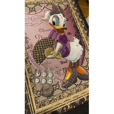 MIXED MEDIA SU TELA BEPPE RANICA ' DAISY DUCK DOM PERIGNON ' dimensioni L 70 x H 105 cm.