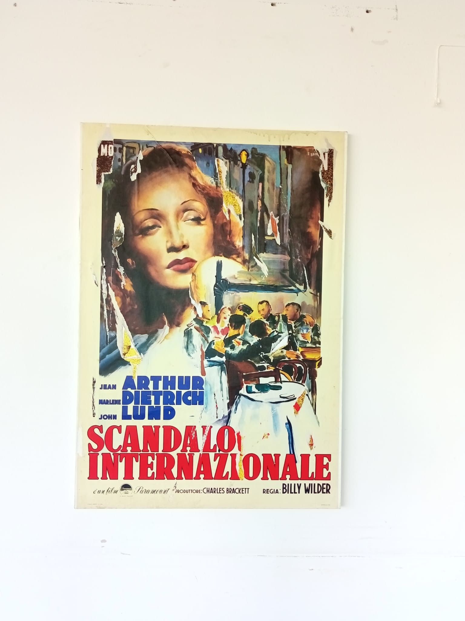 DECOLLAGE MANIFESTO ANTONIO  DEODATO ' SCANDALO  INTERNAZIONALE '  dimensioni  L 70 x H 100 cm.
