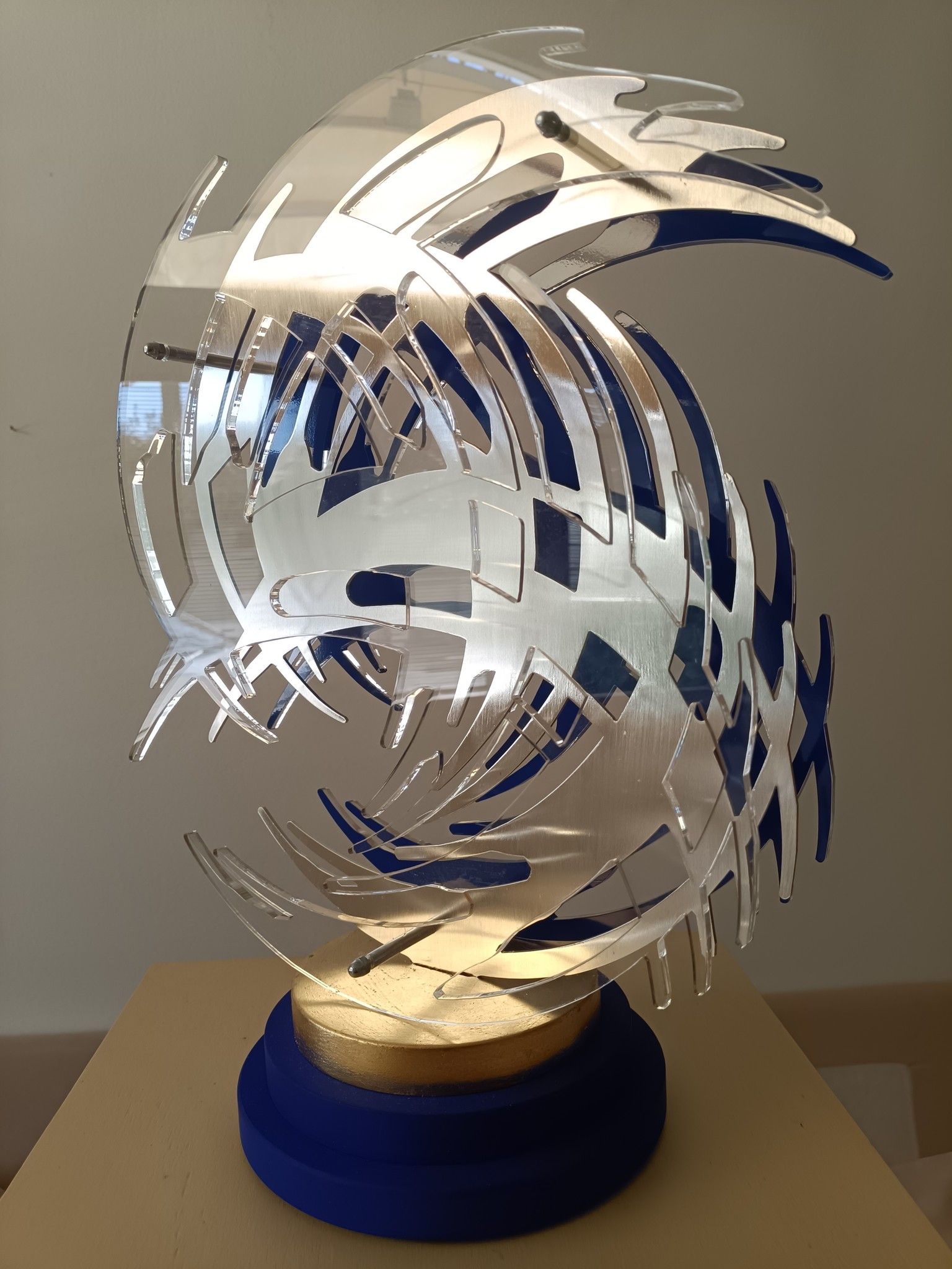 SCULTURA CESARE  DE  TONI ' SEQUENZA F. 13  BLU - ARGENTO  '  dimensioni L 40 x H 36 x P 11 cm.