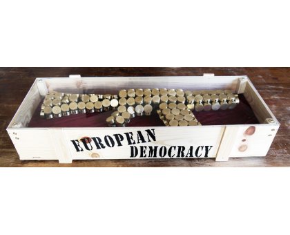 SCULTURA JORGE CASTRO GOMEZ " EUROPEAN DEMOCRACY " dimensioni L 100 x H 20 x P 30 cm.