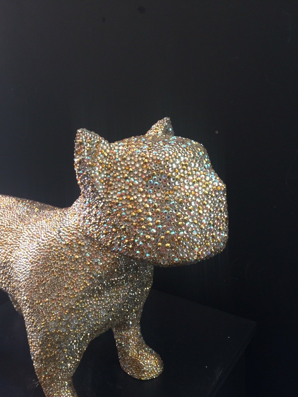 SCULTURA PET LOVERS "GOLD DIAMONDS ZAR" dimensioni L.52,5 x H 38,5 x W 20 cm.
