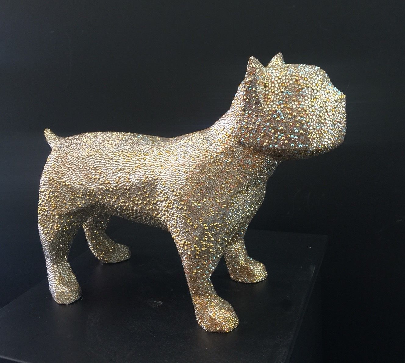 SCULTURA PET LOVERS "GOLD DIAMONDS ZAR" dimensioni L.52,5 x H 38,5 x W 20 cm.