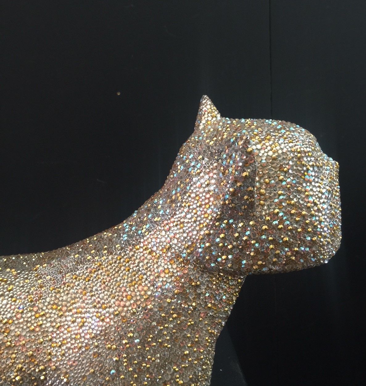 SCULTURA PET LOVERS "GOLD DIAMONDS ZAR" dimensioni L.52,5 x H 38,5 x W 20 cm.
