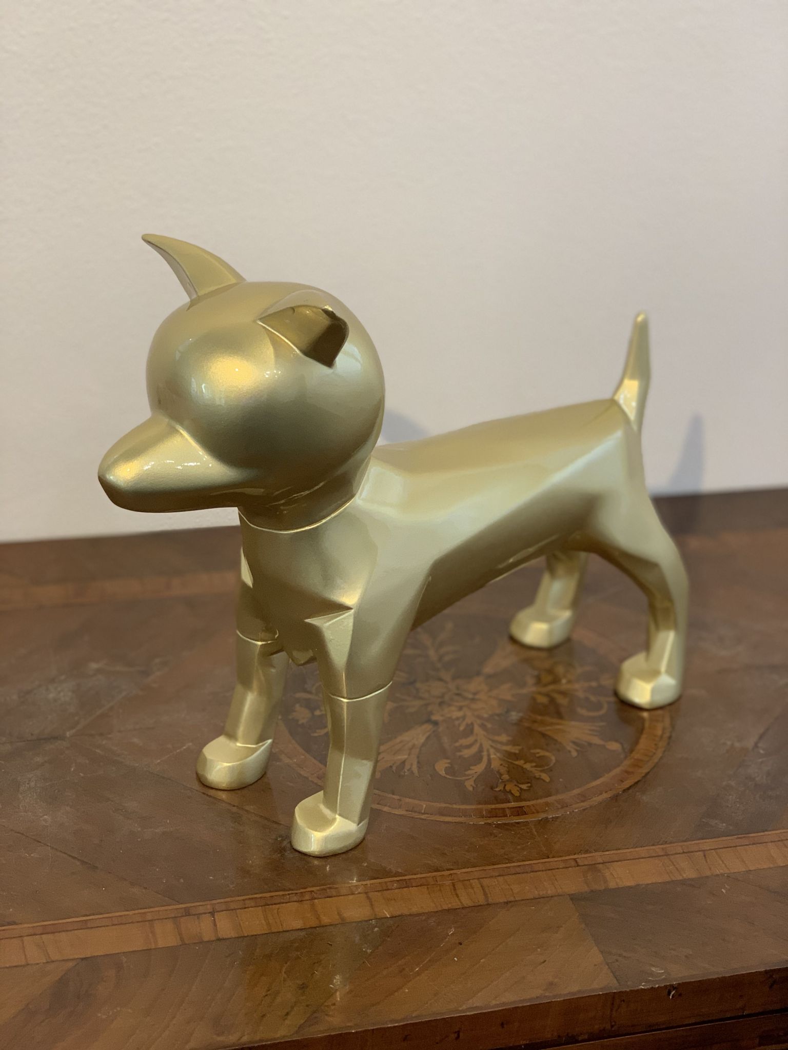 SCULTURA  PET  LOVERS   "GOLD TOMMY"  dimensioni   L 37,3 x H 29,5 x W 14,8 cm.