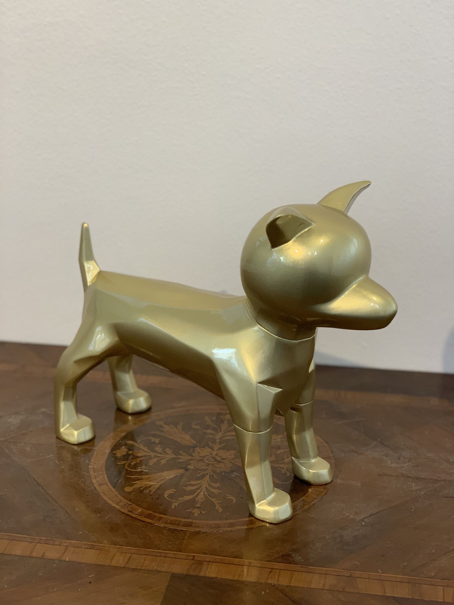 SCULTURA  PET  LOVERS   "GOLD TOMMY"  dimensioni   L 37,3 x H 29,5 x W 14,8 cm.