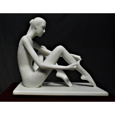 SCULTURA IN MARMO SMAIL ZIZI " ATTESA " dimensioni L 40 x H 45 x P 24 cm.
