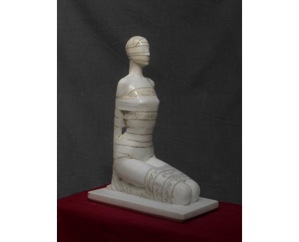 SCULTURA IN MARMO SMAIL ZIZI " TABU' 1 " dimensioni L 32 x H 45 x P 17 cm.