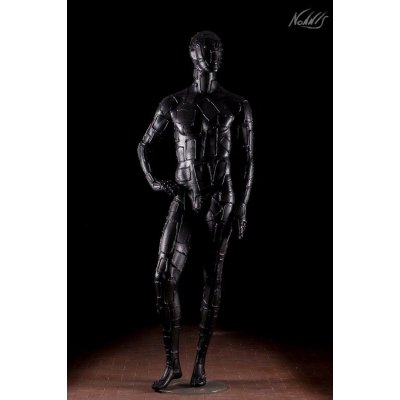 SCULTURA FRANCO NONNIS " MAN IN BLACK " dimensioni L 190 x H 100 x P 40 cm.