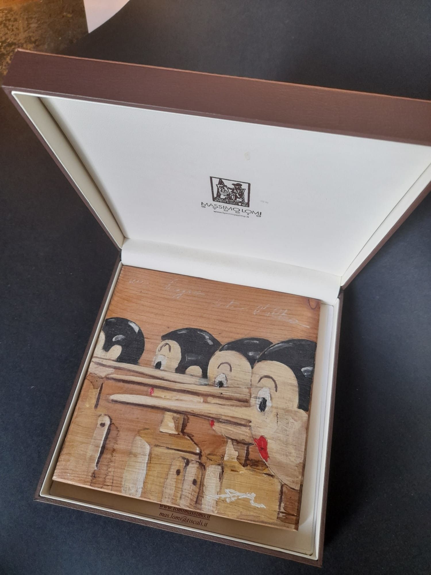 MASSIMO LOMI " UNA BUGIA DIETRO L' ALTRA "  dimensioni L 17 x H 17 cm.
