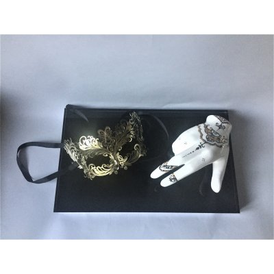 SCULTURA KATIA BRUGNOLO ' MANO-DANZA CON MASCHERA DI COLOMBINA IN OTTONE ' dimensioni L 33 x H 26 x P 20 cm.
