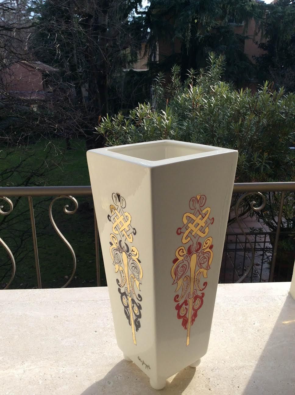 COMPLEMENTO D'ARREDO  KATIA BRUGNOLO  " VASO ARABIA "  dimensioni  L 17 x H 40 x P 17 cm.