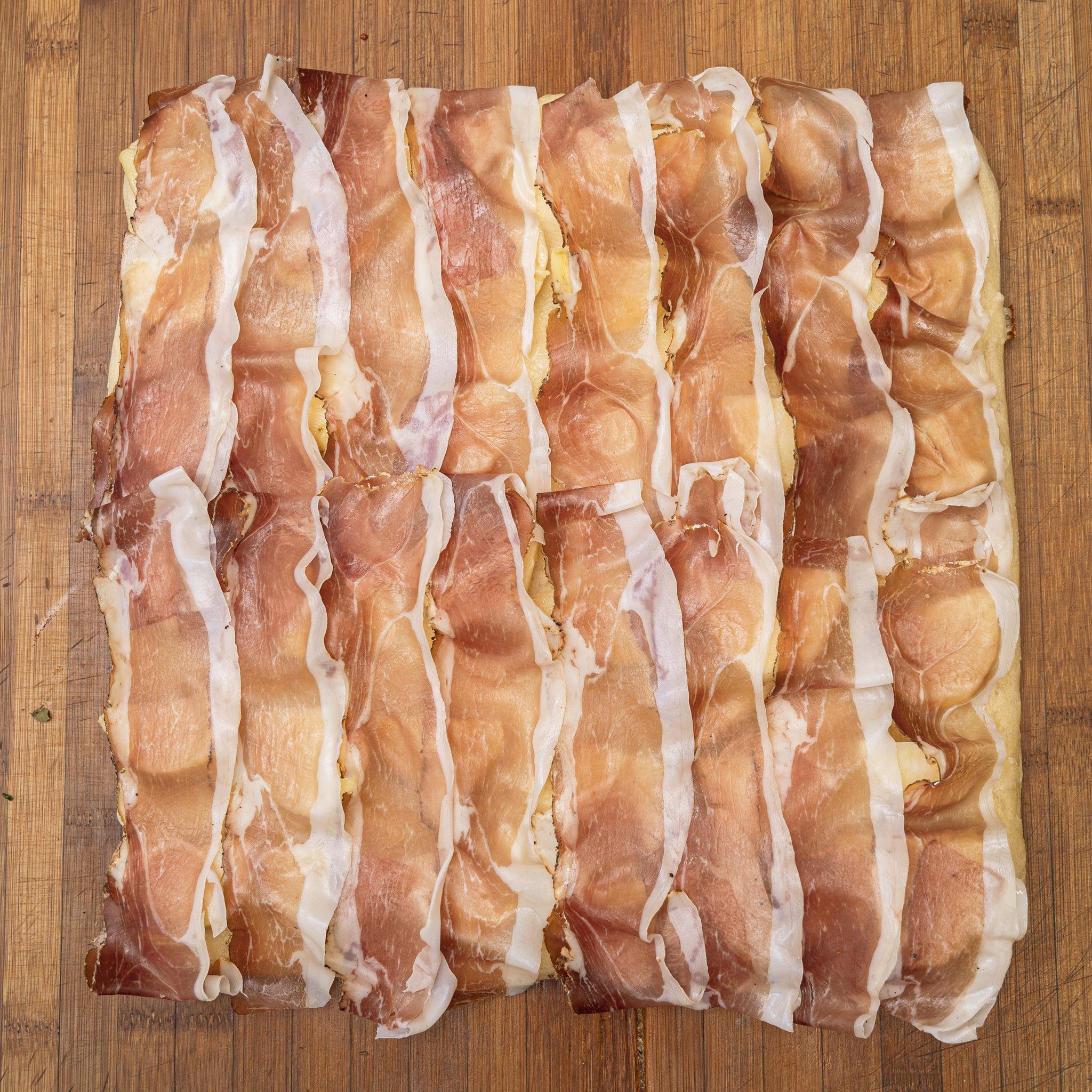 TRANCIO DI PIZZA BIANCA CON MOZZARELLA, PATATE E SPECK