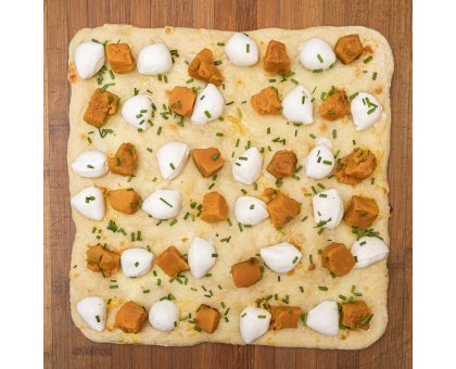 TRANCIO DI PIZZA BIANCA CON MOZZARELLA DI BUFALA, ZUCCA E ERBA CIPOLLINA