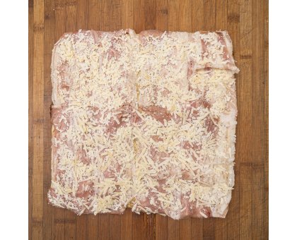 TRANCIO DI PIZZA BIANCA CON MOZZARELLA, PANCETTA STUFATA, PECORINO E PEPE NERO