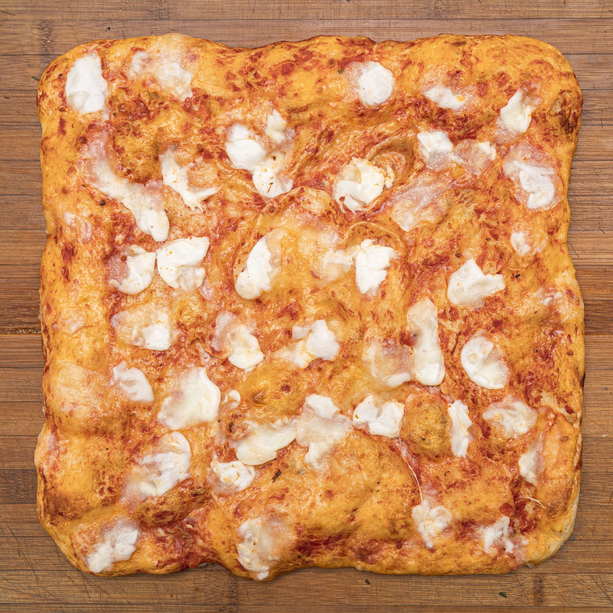 TRANCIO DI PIZZA CON POMODORO, MOZZARELLA DI BUFALA, BASLICO E EVO