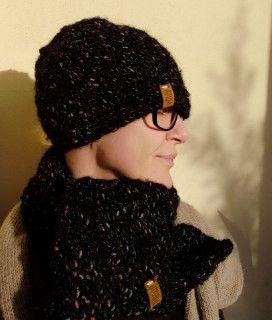 Berretta Neraconsciarpa Pezzo unico Fatta a mano in italia