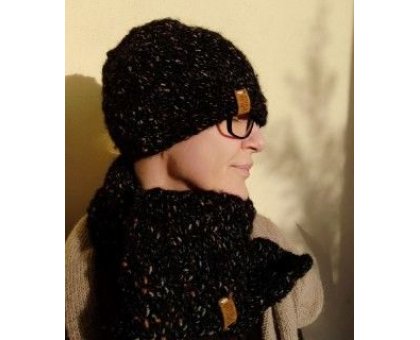 Berretta Neraconsciarpa Pezzo unico Fatta a mano in italia