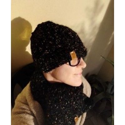 Berretta Neraconsciarpa Pezzo unico Fatta a mano in italia