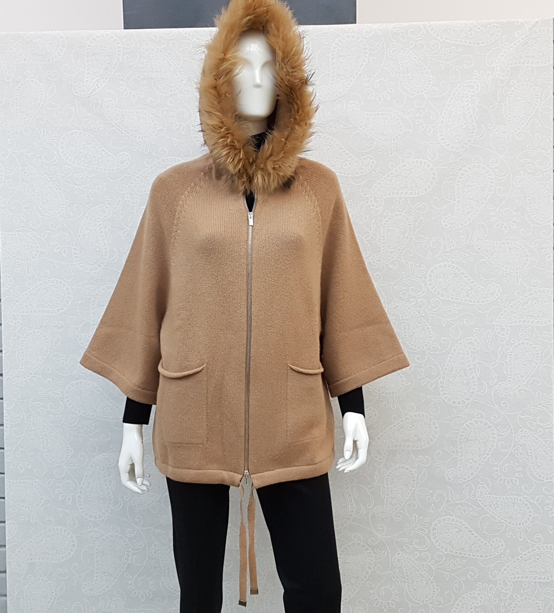 MANTELLA/GIACCA CON CAPPUCCIO CON PELO KANGRA MOD. 872097