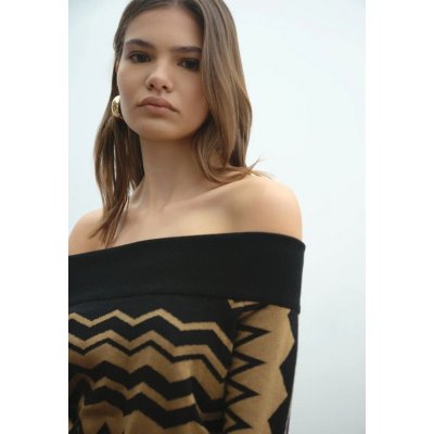 AKEP modello Maglia Scollo Shiffer