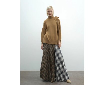 AKEP modello Gonnellone a Pieghe Check e Borchie