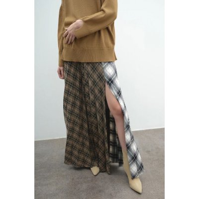 AKEP modello Gonnellone a Pieghe Check e Borchie