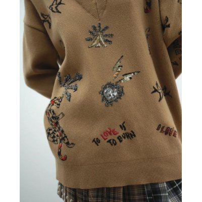 AKEP modello Maglia Scollo V con Ricami