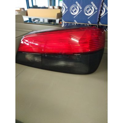 FANALE POSTERIORE DESTRO PEUGEOT P306 5P 1997->2001 COD. VALEO 086627