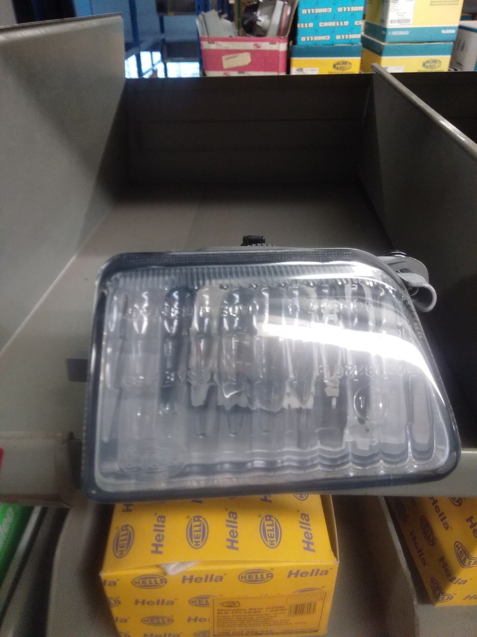 FENDINEBBIA SINISTRO VW GOLF 1983-> COD. HELLA 1NL006315051