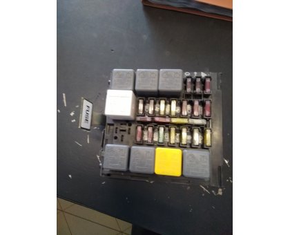 CENTRALINA DI DERIVAZIONE C/FUSIBILI ALFA 145/146 BASE COD. 42444