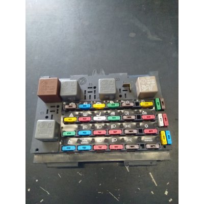 CENTRALINA DI DERIVAZIONE C/FUSIBILI ALFA 164 T.T. COD. 1057