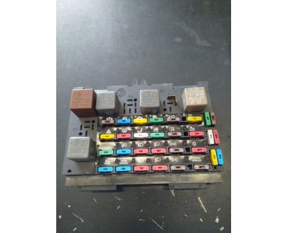 CENTRALINA DI DERIVAZIONE C/FUSIBILI ALFA 164 T.T. COD. 1057